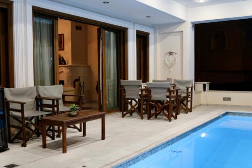 Villa Ariadneの敷地内または近くにあるプール
