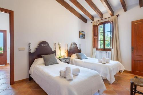 מיטה או מיטות בחדר ב-Finca Ses Rotetes
