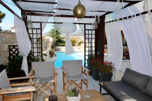 Villa Ariadneの敷地内または近くにあるプール