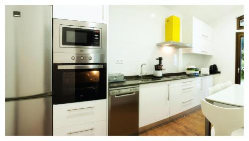 Køkken eller tekøkken på Elegant Villa in Outes with Pool