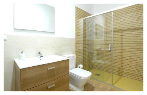 Et badeværelse på Elegant Villa in Outes with Pool