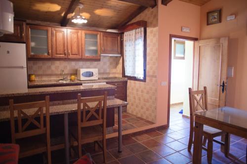 One bedroom apartement with wifi at Alcantaraにあるキッチンまたは簡易キッチン