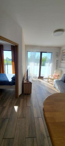 Voodi või voodid majutusasutuse WellSituated 1 Bedroom Condo in Warsaw toas