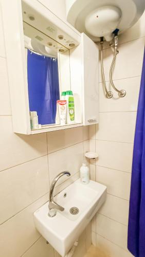 Bilik mandi di Bascarsija Guesthouse - Private Bath, TV & AirCon