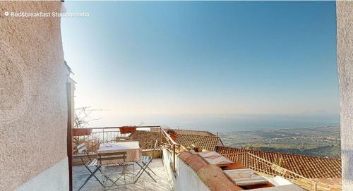 a balcony with a table and chairs on a building at Bed & Breakfast StudioArcodia- in San Marco dʼAlunzio