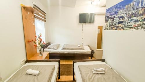 Katil atau katil-katil dalam bilik di Bascarsija Guesthouse - Private Bath, TV & AirCon
