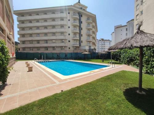Bazén v ubytování somriu Apartament Fenals Platja nebo v jeho okolí