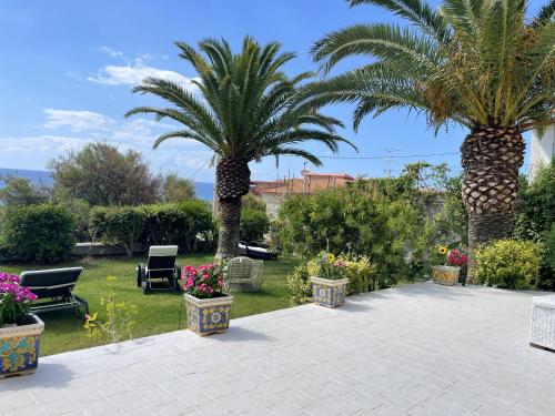 Fotografie z fotogalerie ubytování Spacious house with jacuzzi in Brancaleone Marina v destinaci Brancaleone Marina