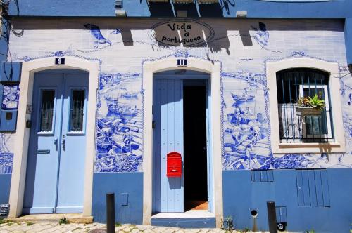 un edificio azul y blanco con dos puertas en Charming Portuguese style apartment, for rent "Vida à Portuguesa", "Sardinha" Alojamento Local en Portimão