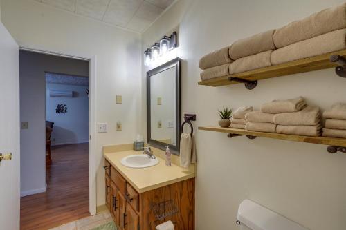 Kúpeľňa v ubytovaní Badlands Suite Less Than 1 Mi to Teddy Roosevelt Park!