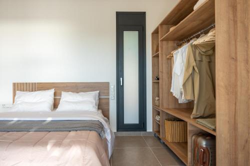 a bedroom with a bed and a closet at Casatino Villas in Kalianeika