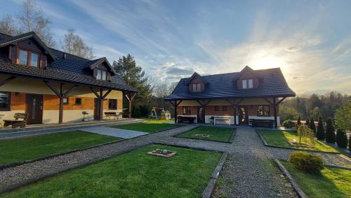 a large house with a large yard with a yard at Słoneczna Polana in Solina