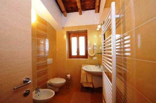 Et badeværelse på Agriturismo Corte La Sacca