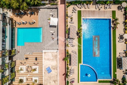Πισίνα στο ή κοντά στο SunnyVillas: 2BR Mythical Apt*Swimming Pool*AK04