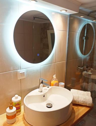 Ένα μπάνιο στο Elmar Apartment