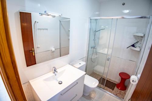 Koupelna v ubytování Chalet Migjorn Riumar Pura Natura