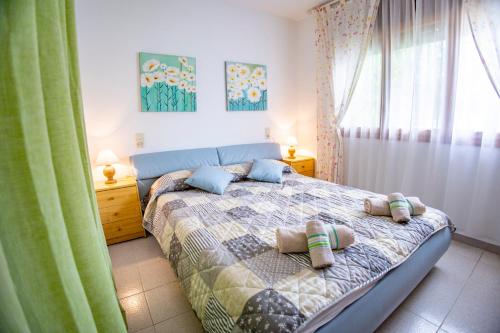 Postel nebo postele na pokoji v ubytování Chalet Migjorn Riumar Pura Natura
