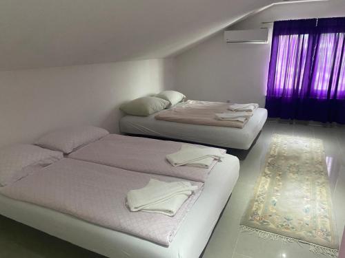 Postel nebo postele na pokoji v ubytování Villa Nur