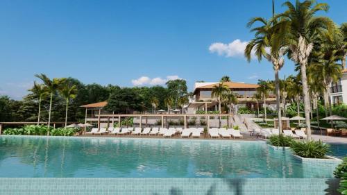 einen Pool in einem Resort mit Stühlen und Palmen in der Unterkunft Quinta Santa Bárbara Eco Resort in Pirenópolis