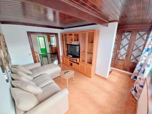 TV a/nebo společenská místnost v ubytování Casa Yaya