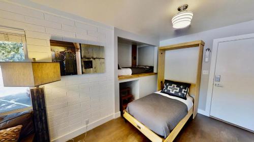 Cama ou camas em um quarto em Moab Flats #8