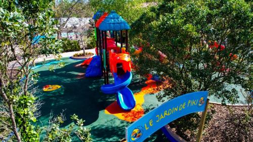 Ο χώρος παιχνιδιού για παιδιά στο Camping Paradis Carcans Lacanau