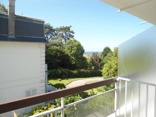 Studio Charmant avec Balcon et Parking à 300m de la Plage - FR-1-712-43