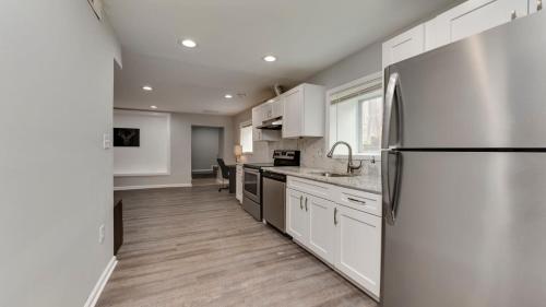Η κουζίνα ή μικρή κουζίνα στο Stylish 3BR 3BA Colonial House by CozySuites