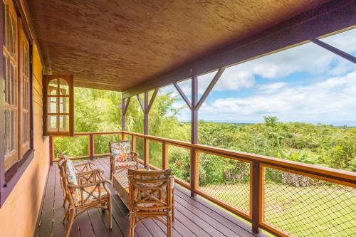 Balkón nebo terasa v ubytování Off-Grid Getaway with Ocean Views in Paradise