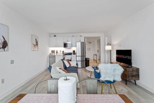 Χώρος καθιστικού στο Sleep 6 Stylish 1BR 2BA Beachfront CozySuites