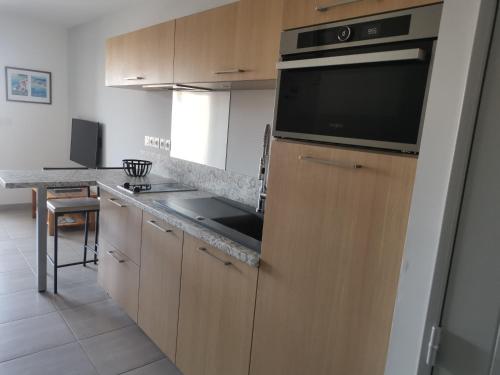 Dapur atau dapur kecil di OFDL B T1 BANDOL - Briotine Foyalais