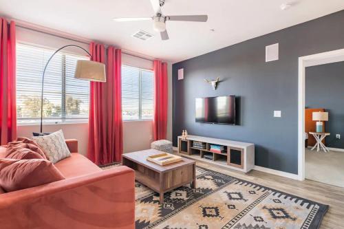 Modern CozySuites - paradise under the palm trees!