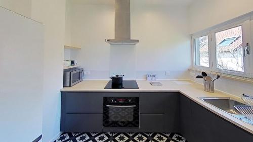 Photo de la galerie de l'établissement Maison idéale pour visiter Paris Versailles - Chambres privées Paris-Saclay, à Bures-sur-Yvette