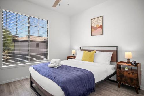 a bedroom with a large bed and a window at CozySuites Modern Urban in Historic Glendale in Glendale