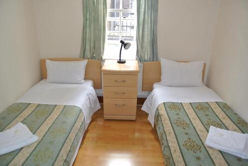 Postel nebo postele na pokoji v ubytování The Belgrove Hotel