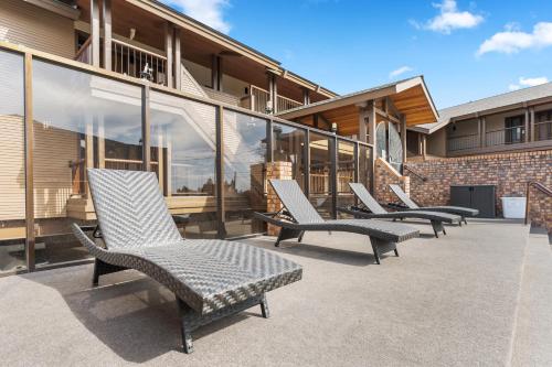 a row of chairs sitting outside of a building at Cedar Street Hotel & Suites in Sandpoint