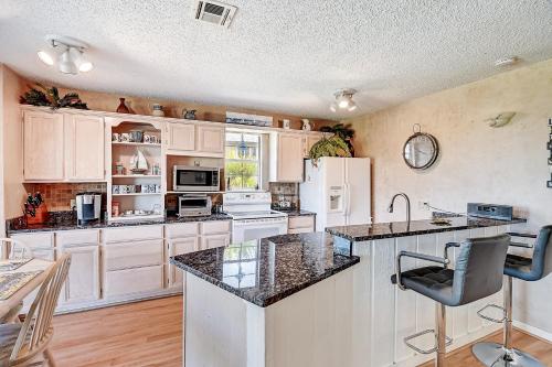 Una cocina o zona de cocina en Venture in Adventures