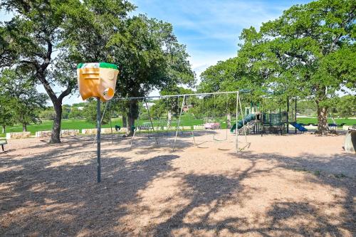Zona de juegos infantil en Venture in Adventures