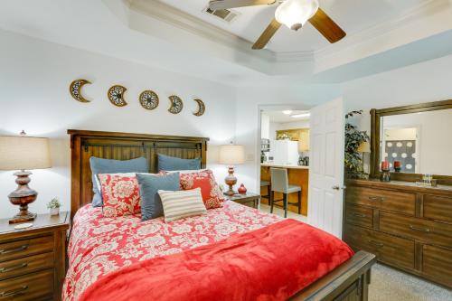 een slaapkamer met een rood bed en een spiegel bij Charming Abbeville Home with Private Boat Dock! in Abbeville