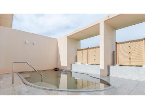 出雲市にあるKohan no Onsen Yado Kunibiki - Vacation STAY 35288vの建物内の水たまりのある部屋