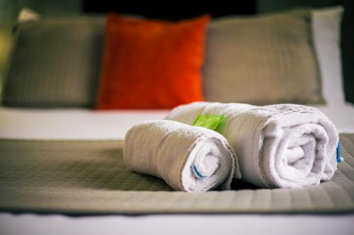 Postel nebo postele na pokoji v ubytování Bowes Incline Hotel