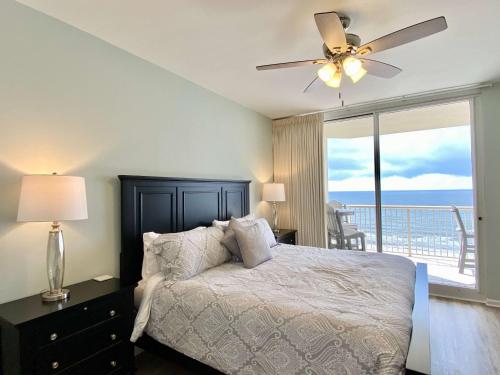 Postel nebo postele na pokoji v ubytování Beach Club 1004B by ALBVR - Beachfront Beauty - New appliances and bunk beds