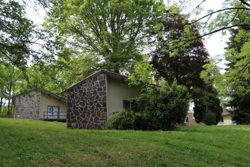 a small stone building in a grassy field at Manot Vacances - Gites en bord de Vienne in Manot