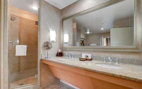 a bathroom with two sinks and a large mirror at Condo at Platinum Hotel Strip View in Las Vegas
