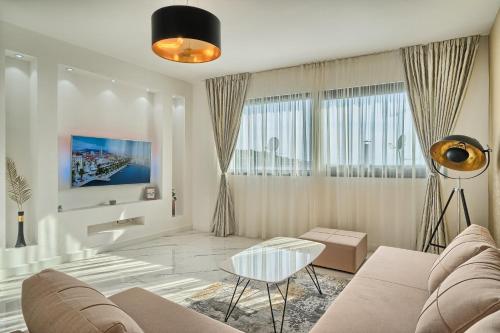 Uma televisão e/ou sistema de entretenimento em Villa Celestial