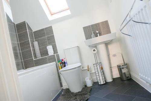 148 Mansell Road photo 28