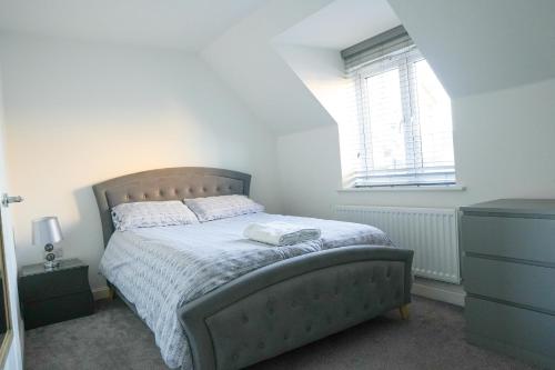 148 Mansell Road photo 36