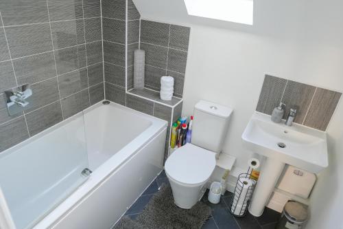 148 Mansell Road photo 45
