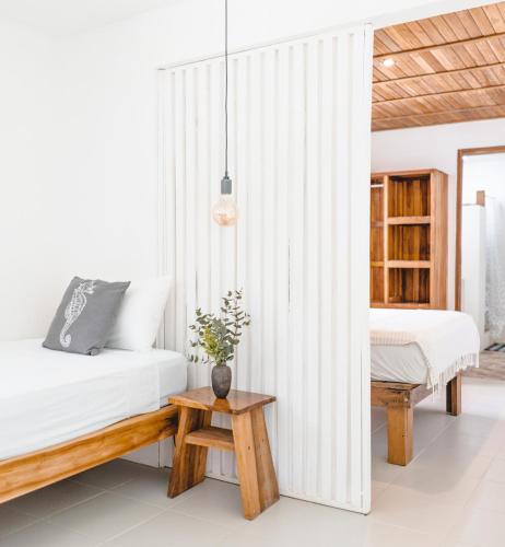 Postel nebo postele na pokoji v ubytování Cuatro Vientos Lodge & Apartments - Mal País, Costa Rica