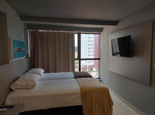 Ένα ή περισσότερα κρεβάτια σε δωμάτιο στο Lindo Flat no Manaira Apart Hotel 502B